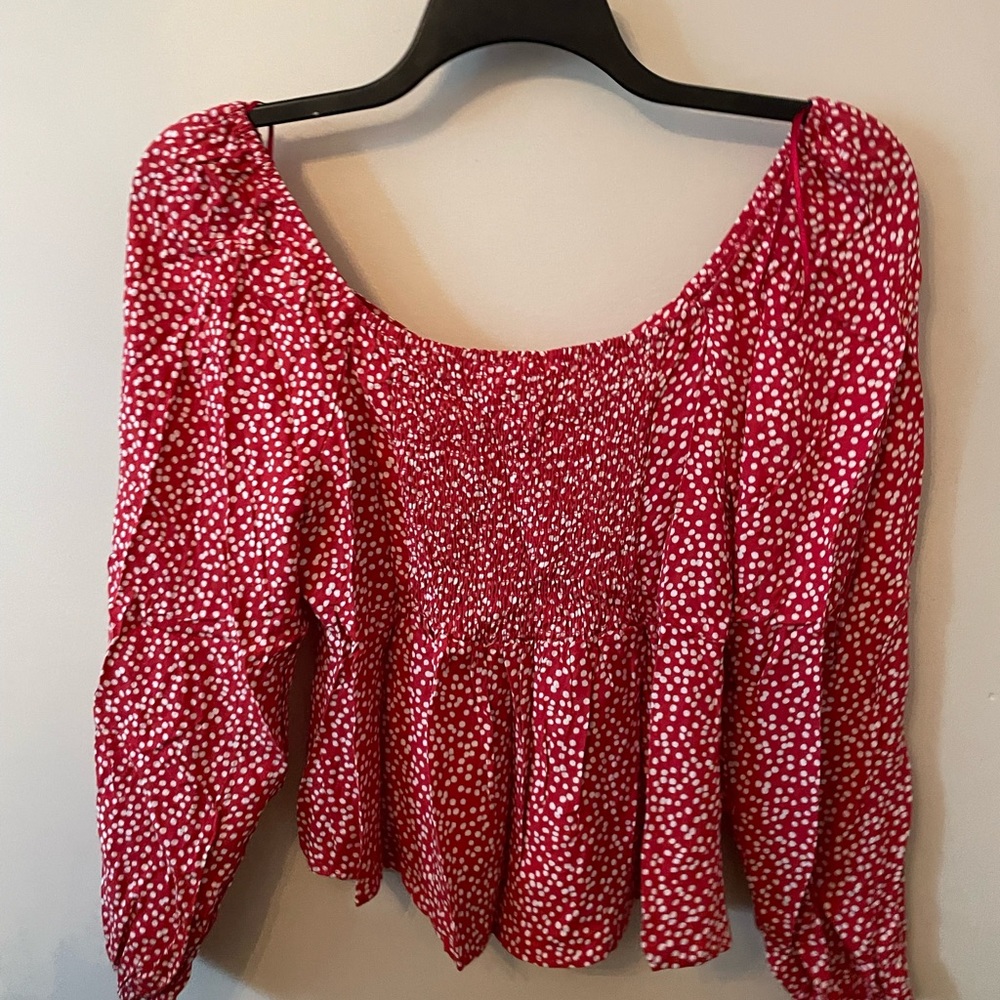 Medium Red Top - Picture 4 of 4